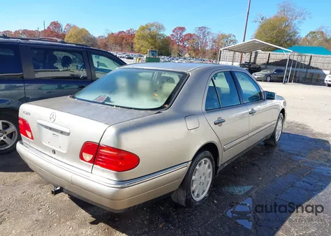 1998 Mercedes-Benz E 320 из США, поврежденный, VIN WDBJF65F6WA506100